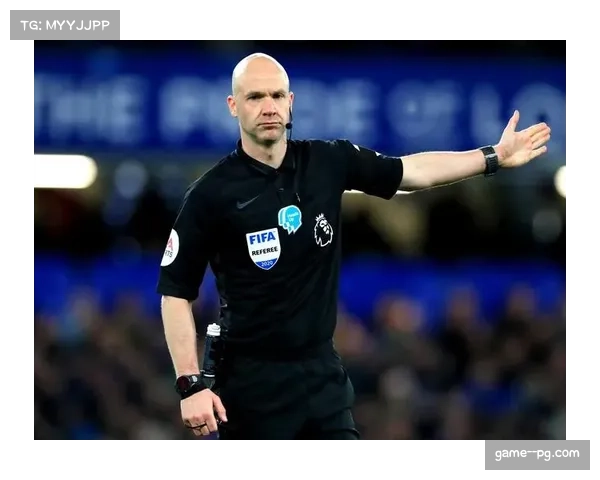 加克波禁区内疑似被犯规 主裁判胡珀未做判罚引发争议